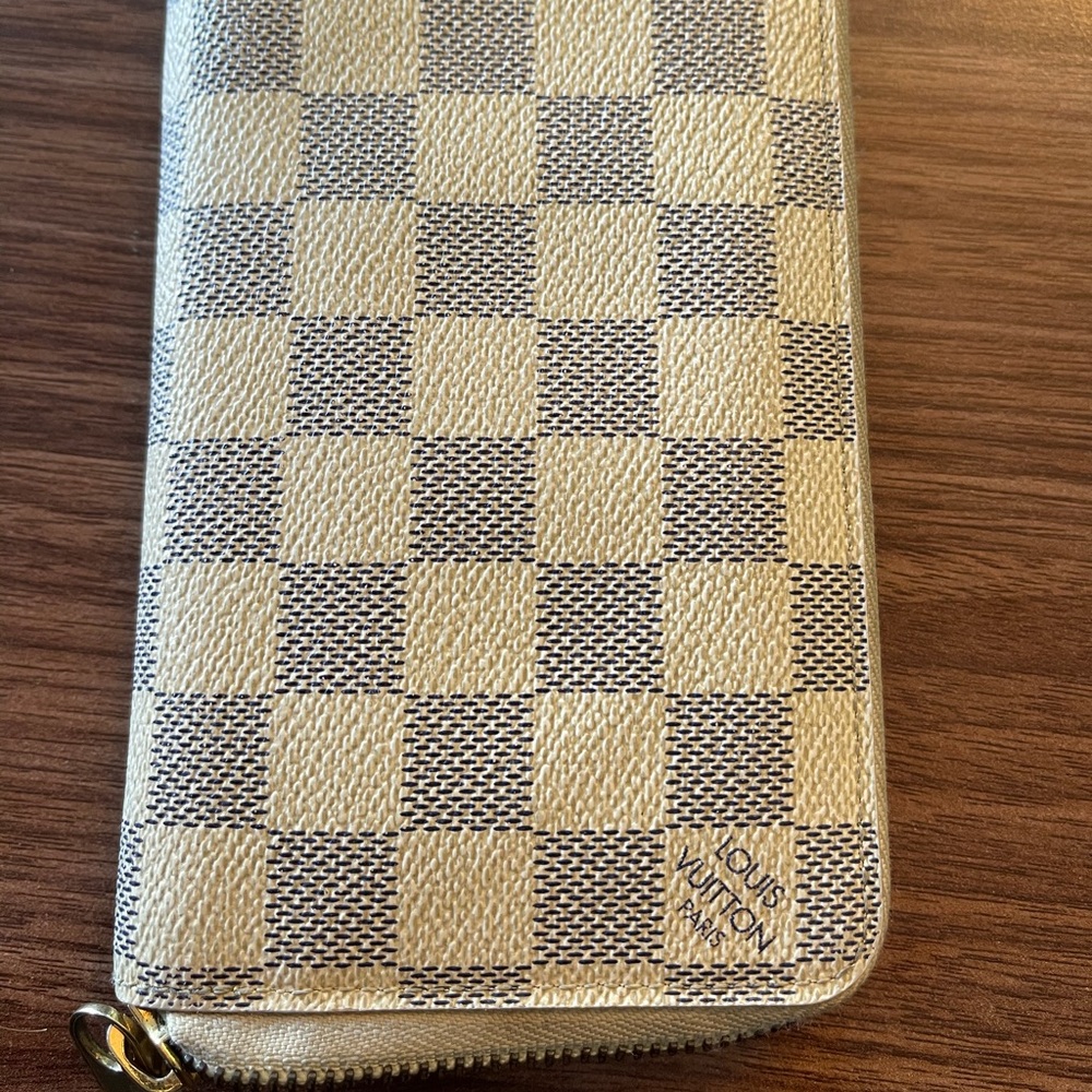 Authentic Louis Vuitton Compact Zippy Wallet